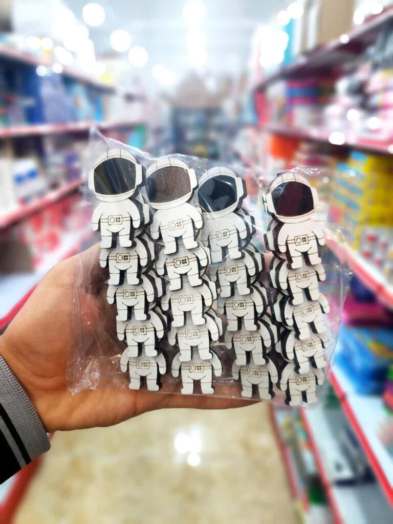 سرمدادی فضانورد چوبی